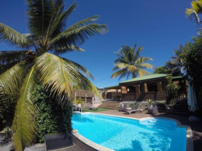 RARE : Bungalow bois avec piscine privée , Gîte ti plaisir